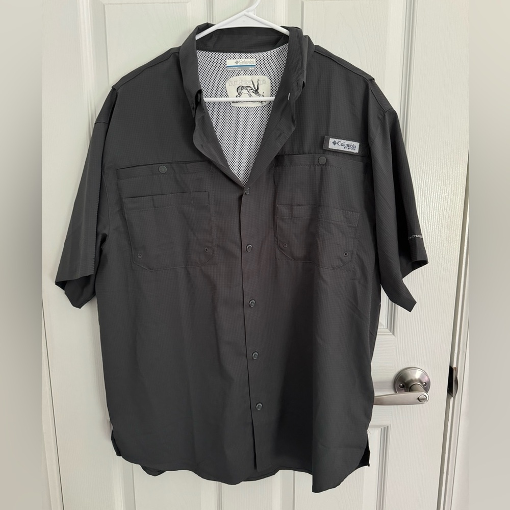 Columbia Men’s PFG Fishing Shirt, Short Sleeve, Gray, Size M